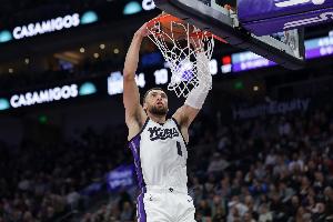 发挥出色!拉文14投8中&三分9中5 拿下25分5板 正负值+16全场最高