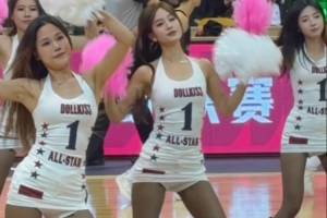 风姿绰约!媒体人分享广东女篮主场啦啦队精彩表演