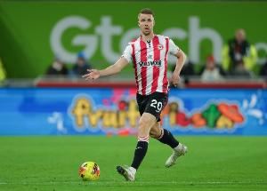 记者：沃尔夫斯堡有意布伦特福德后卫阿耶尔，但对方无意冬窗出售