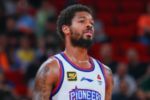 黄金双枪！大卫·詹姆斯得15分12板7助 哈姆雷特爆砍33分9板6助