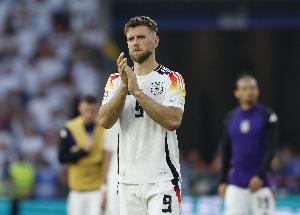 我刚提的新车啊！跟队记者：米兰新援菲尔克鲁格一根脚趾骨折