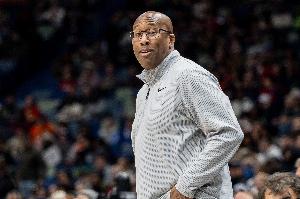 迈克·布朗：单论执行战术 本场表现堪称我们一整年最糟糕的之一