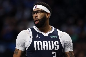 独行侠欲送走浓眉？美媒列五大潜在下家：联手字母哥或前往快船