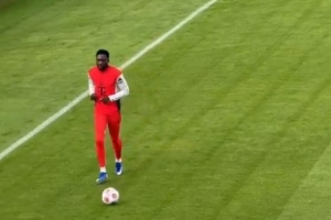 德天空:阿方索·戴维斯从感冒中恢复,未来几天将回归球队合练