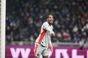 小法:科莫今天创造出了射门机会,但迈尼昂如有神助