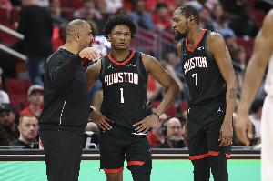 媒体人吐槽火箭进攻：末节垃圾时间前他们就得了8分 这太糟糕了