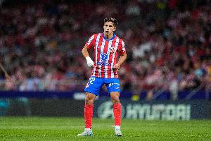 记者：朱利亚诺·西蒙尼今日与马竞签署合同，续约至2030年