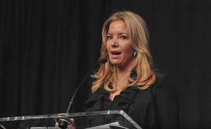 白巧克力：珍妮挣了100亿还不去享受人生？女人的天性就是爱抱怨