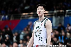 带队追分!郭昊文半场11中6拿到14分2板3助1断 次节带队打出12-0