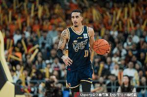 准“四双”!奎因18中6砍下16分9板10助3断 出现8次失误