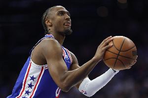 投得够准!马克西7记三分球拿下29分5板6助3断 首节16分