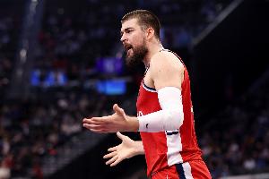 差劲！祖巴茨成为防守黑洞 全场拿到8分9板&正负值-11