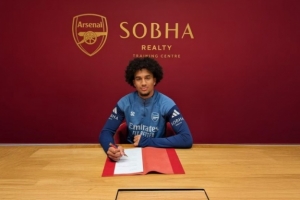 阿森纳官方：已为一线队出场6次，斯托克城18岁后卫迪克森加盟