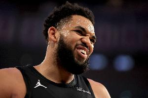 大气！唐斯+鲍科比“叛变”美国队 成全东道主伦纳德入选全明星！