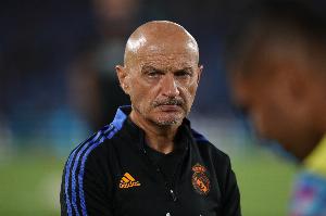 平图斯上强度了！记者：皇马球员今日将佩戴面罩进行体能测试