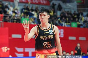 媒体人：庞峥麟首次入选男篮集训队 他真的很像年轻时的郭士强