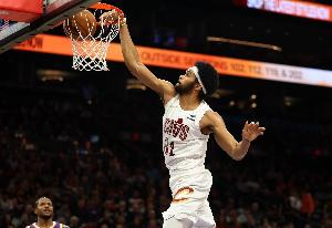 名记：骑士正讨论更多优化薪资空间的操作 潜在目标阿伦&斯特鲁斯