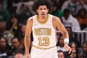 小哈珀：听到首发念到自己名字像在2K里 队里所有人都为我开心