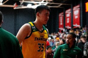 旧金山大学不敌对手!王俊杰疯狂造杀伤 全场12罚11中空砍19分4板